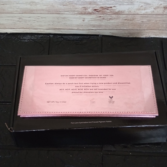 Adept Cosmetics Plain Jane Eyeshadow Palette 💯 authentic New In Box - Picture 9 of 9